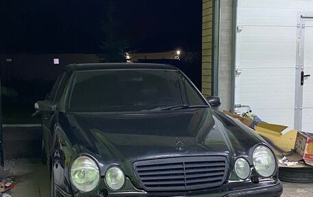 Mercedes-Benz E-Класс, 2000 год, 530 000 рублей, 1 фотография