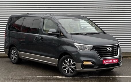 Hyundai H-1 II рестайлинг, 2021 год, 3 800 000 рублей, 2 фотография