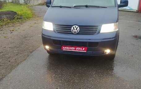 Volkswagen Caravelle T5, 2004 год, 1 195 000 рублей, 1 фотография