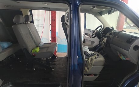Volkswagen Caravelle T5, 2004 год, 1 195 000 рублей, 10 фотография