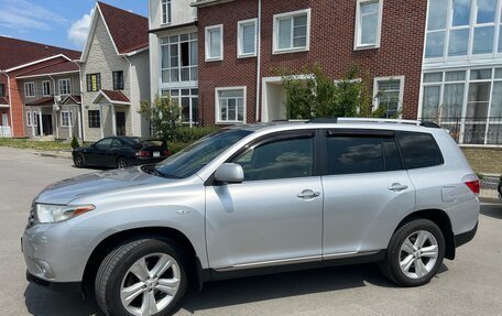 Toyota Highlander III, 2011 год, 2 250 000 рублей, 2 фотография