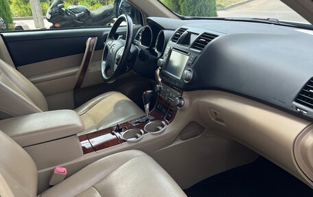 Toyota Highlander III, 2011 год, 2 250 000 рублей, 7 фотография