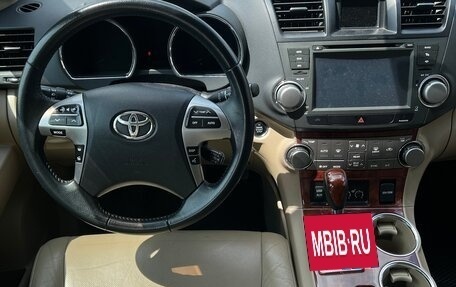 Toyota Highlander III, 2011 год, 2 250 000 рублей, 16 фотография