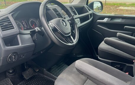 Volkswagen Caravelle T6 рестайлинг, 2016 год, 4 075 000 рублей, 12 фотография