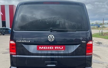 Volkswagen Caravelle T6 рестайлинг, 2016 год, 4 075 000 рублей, 6 фотография