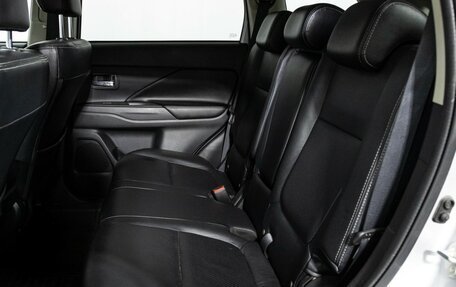 Mitsubishi Outlander III рестайлинг 3, 2013 год, 1 449 700 рублей, 10 фотография