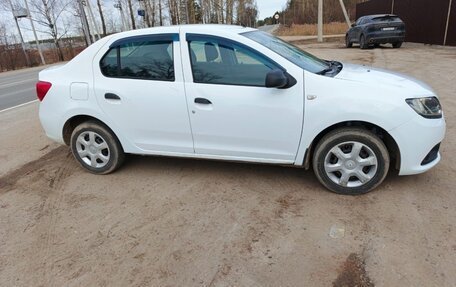Renault Logan II, 2017 год, 440 000 рублей, 3 фотография