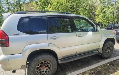 Toyota Land Cruiser Prado 120 рестайлинг, 2006 год, 2 100 000 рублей, 2 фотография
