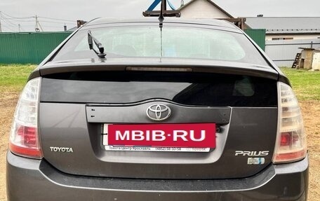 Toyota Prius, 2009 год, 730 000 рублей, 3 фотография