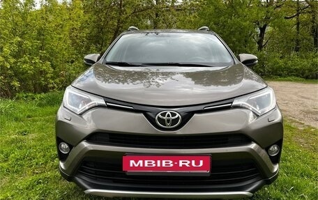 Toyota RAV4, 2016 год, 2 450 000 рублей, 8 фотография