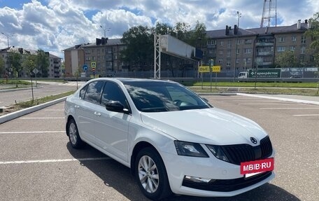 Skoda Octavia, 2017 год, 1 810 000 рублей, 2 фотография