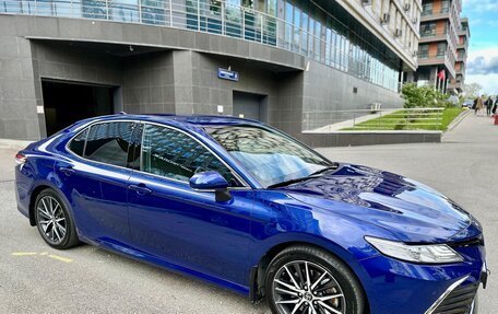 Toyota Camry, 2021 год, 3 050 000 рублей, 4 фотография
