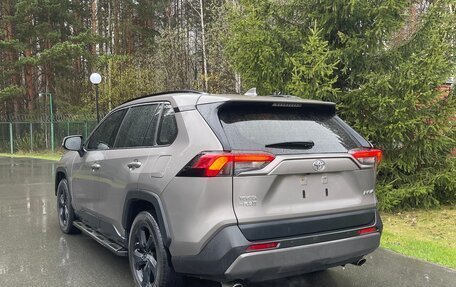 Toyota RAV4, 2021 год, 3 550 000 рублей, 5 фотография