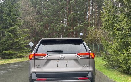 Toyota RAV4, 2021 год, 3 550 000 рублей, 6 фотография