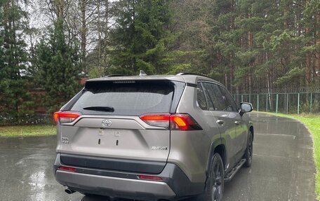 Toyota RAV4, 2021 год, 3 550 000 рублей, 7 фотография