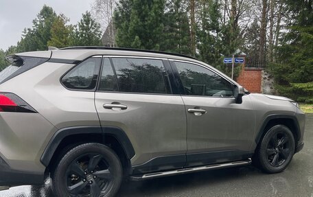 Toyota RAV4, 2021 год, 3 550 000 рублей, 8 фотография