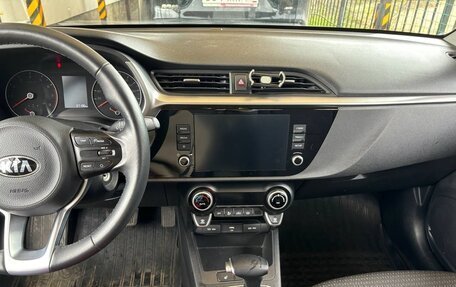 KIA Rio IV, 2021 год, 1 750 000 рублей, 10 фотография