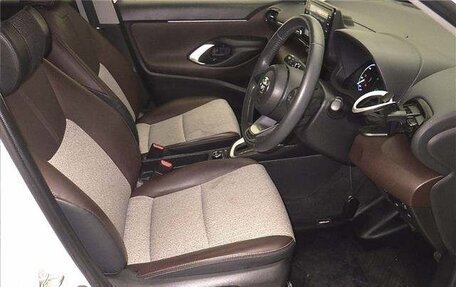 Toyota Yaris Cross, 2021 год, 1 275 000 рублей, 3 фотография