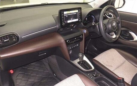 Toyota Yaris Cross, 2021 год, 1 275 000 рублей, 2 фотография