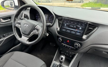 Hyundai Solaris II рестайлинг, 2018 год, 850 000 рублей, 16 фотография