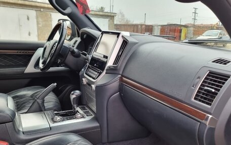 Toyota Land Cruiser 200, 2017 год, 6 480 000 рублей, 2 фотография