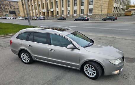 Skoda Superb III рестайлинг, 2012 год, 1 800 000 рублей, 34 фотография