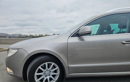 Skoda Superb III рестайлинг, 2012 год, 1 800 000 рублей, 36 фотография