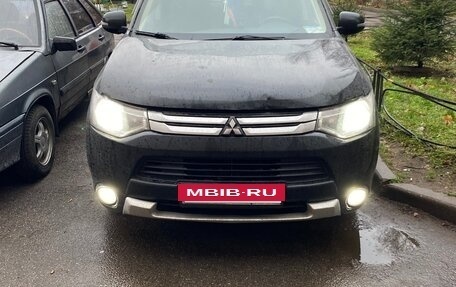 Mitsubishi Outlander III рестайлинг 3, 2014 год, 1 980 000 рублей, 3 фотография