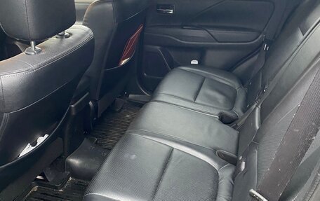 Mitsubishi Outlander III рестайлинг 3, 2014 год, 1 980 000 рублей, 18 фотография