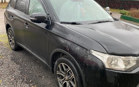 Mitsubishi Outlander III рестайлинг 3, 2014 год, 1 980 000 рублей, 14 фотография