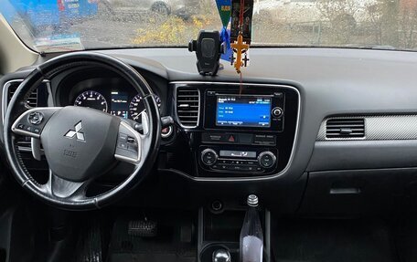 Mitsubishi Outlander III рестайлинг 3, 2014 год, 1 980 000 рублей, 21 фотография