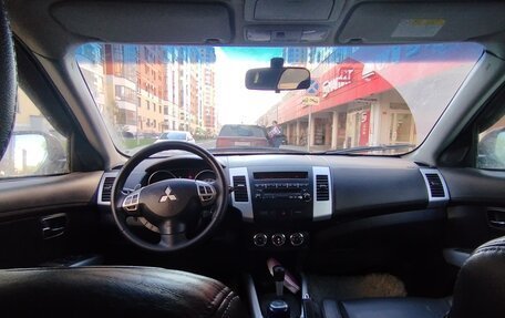 Mitsubishi Outlander III рестайлинг 3, 2010 год, 890 000 рублей, 5 фотография