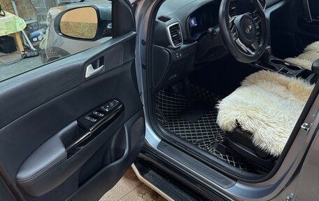 KIA Sportage IV рестайлинг, 2021 год, 2 730 000 рублей, 31 фотография