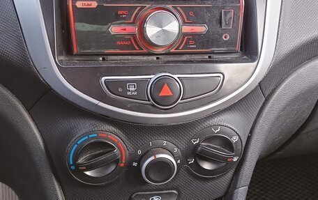 Hyundai Solaris II рестайлинг, 2011 год, 500 000 рублей, 3 фотография