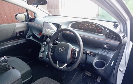 Toyota Sienta II, 2018 год, 1 570 000 рублей, 10 фотография