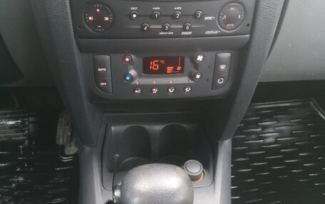 Renault Symbol I, 2007 год, 385 000 рублей, 15 фотография