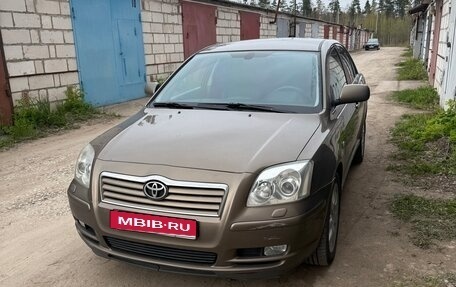 Toyota Avensis III рестайлинг, 2004 год, 940 000 рублей, 1 фотография