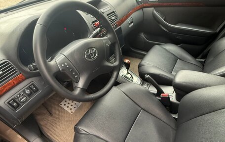 Toyota Avensis III рестайлинг, 2004 год, 940 000 рублей, 9 фотография