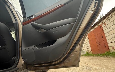 Toyota Avensis III рестайлинг, 2004 год, 940 000 рублей, 7 фотография