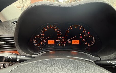 Toyota Avensis III рестайлинг, 2004 год, 940 000 рублей, 11 фотография