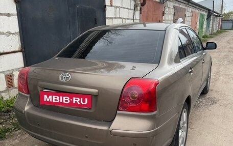 Toyota Avensis III рестайлинг, 2004 год, 940 000 рублей, 3 фотография