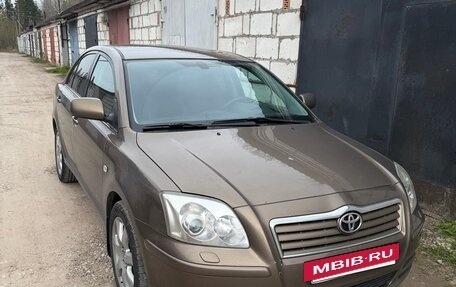 Toyota Avensis III рестайлинг, 2004 год, 940 000 рублей, 2 фотография