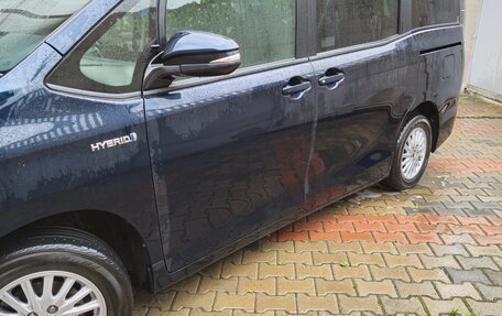 Toyota Voxy III, 2014 год, 1 870 000 рублей, 3 фотография