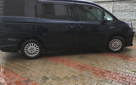 Toyota Voxy III, 2014 год, 1 870 000 рублей, 7 фотография