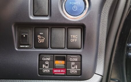 Toyota Voxy III, 2014 год, 1 870 000 рублей, 14 фотография