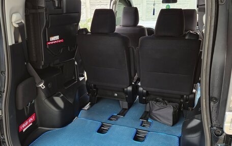 Toyota Voxy III, 2014 год, 1 870 000 рублей, 10 фотография