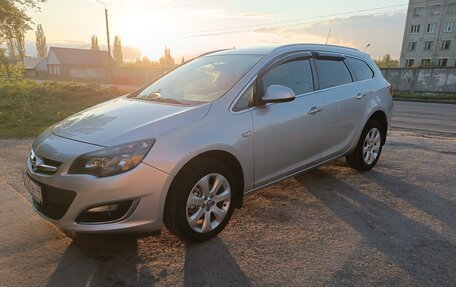 Opel Astra J, 2013 год, 950 000 рублей, 2 фотография