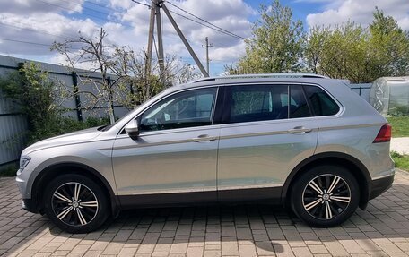 Volkswagen Tiguan II, 2017 год, 2 800 000 рублей, 2 фотография