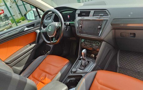 Volkswagen Tiguan II, 2017 год, 2 800 000 рублей, 24 фотография