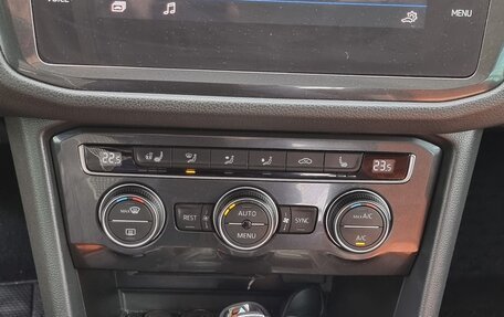 Volkswagen Tiguan II, 2017 год, 2 800 000 рублей, 28 фотография